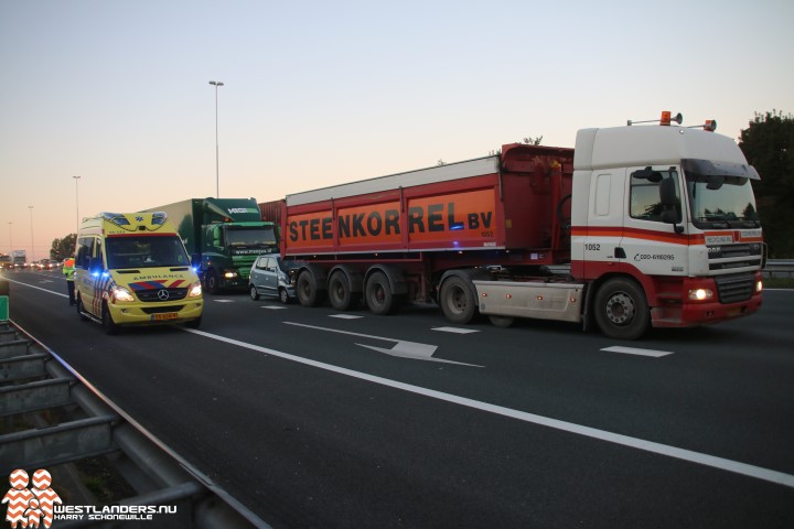 Verkeerschaos na kop-staart botsing op de A4