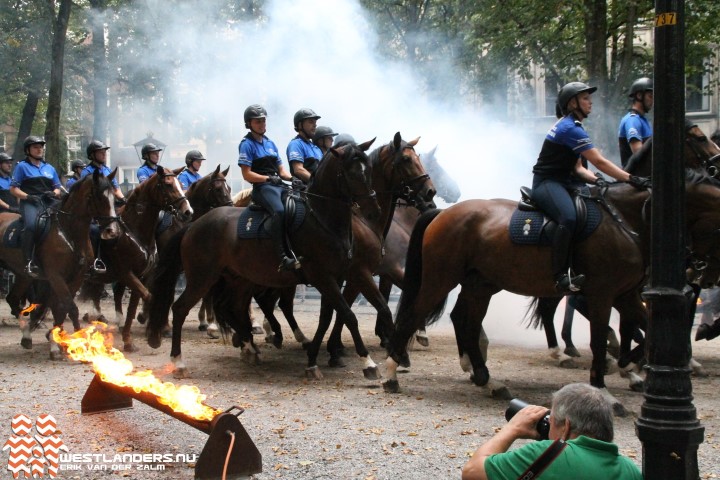 Bereden ere-escorte oefent op het Lange Voorhout in Den Haag