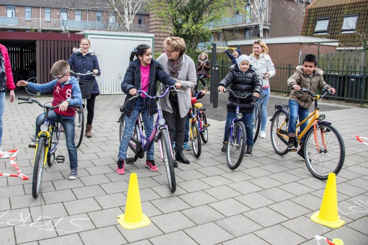 Eerste fiets-en verkeersles schakelklas Westland