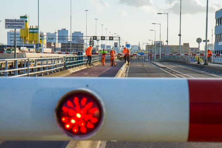 Giessenbrug A20 voorlopig niet open voor scheepvaart