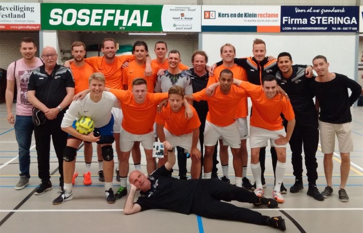 S.V. Honselersdijk zoekt zaalvoetballers/sters