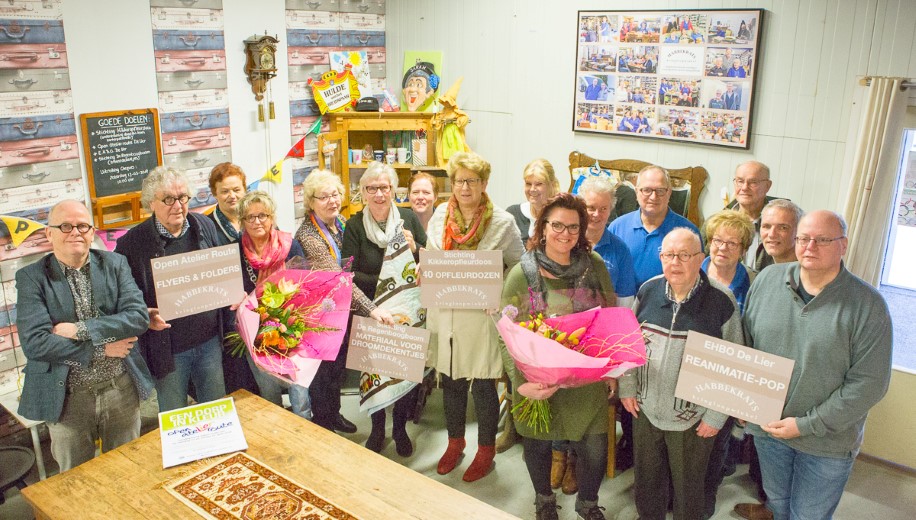 Kringloopwinkel Habbekrats deelt 1e cheques 2018 uit