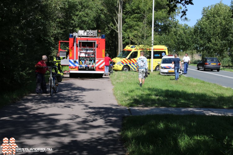 Kampeertent in brand door kampvuurtje