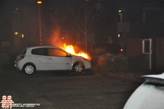 Auto in brand na brandstichting