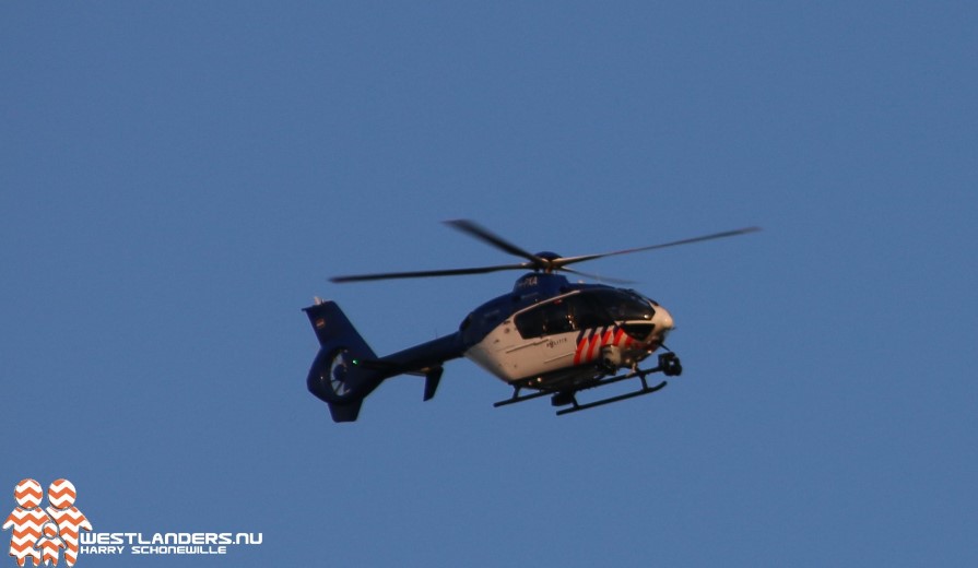 Politiehelikopter cirkelt rond boven Wateringen