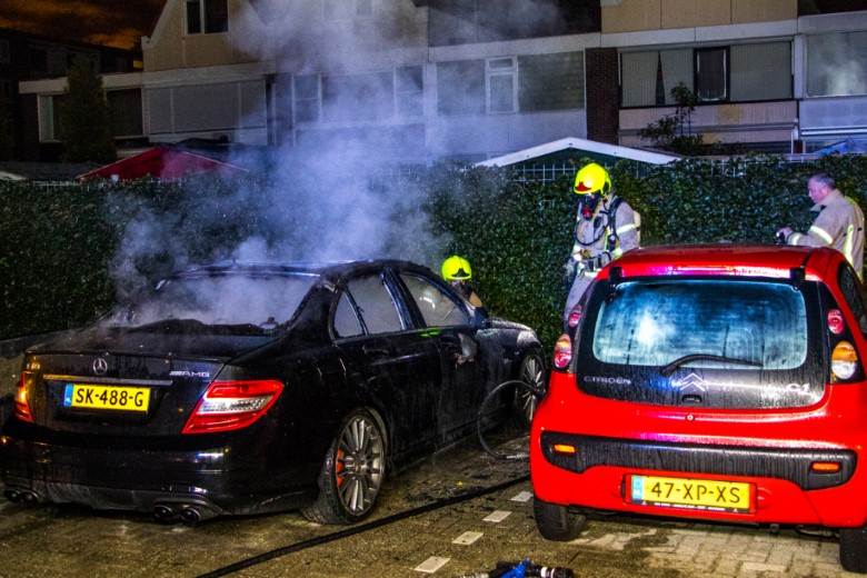 Vlaardingen – Auto door brand verwoest