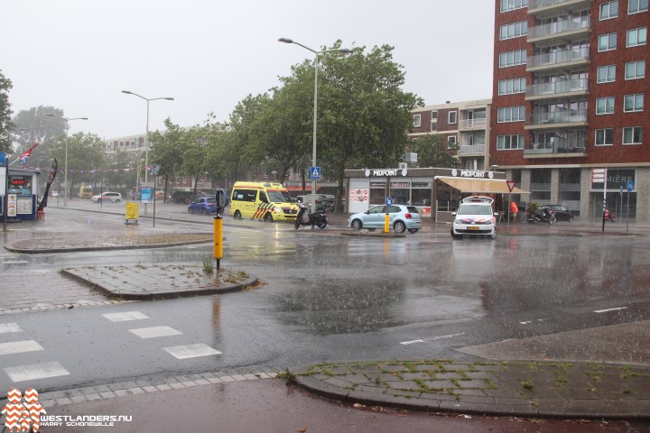 Scooterrijder ernstig gewond bij ongeluk Leyweg