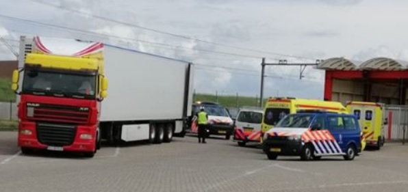 Marechaussee vindt opnieuw groep vreemdelingen in koelwagen