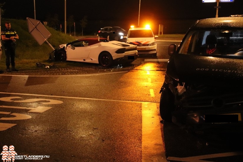 Flinke klapper met peperdure Lamborghini bij Pettendijk