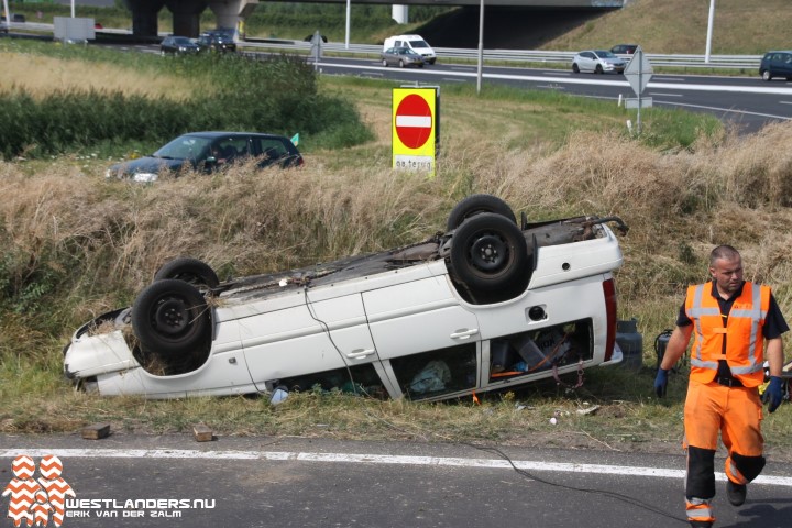 Auto op zijn kop na achtervolging A4