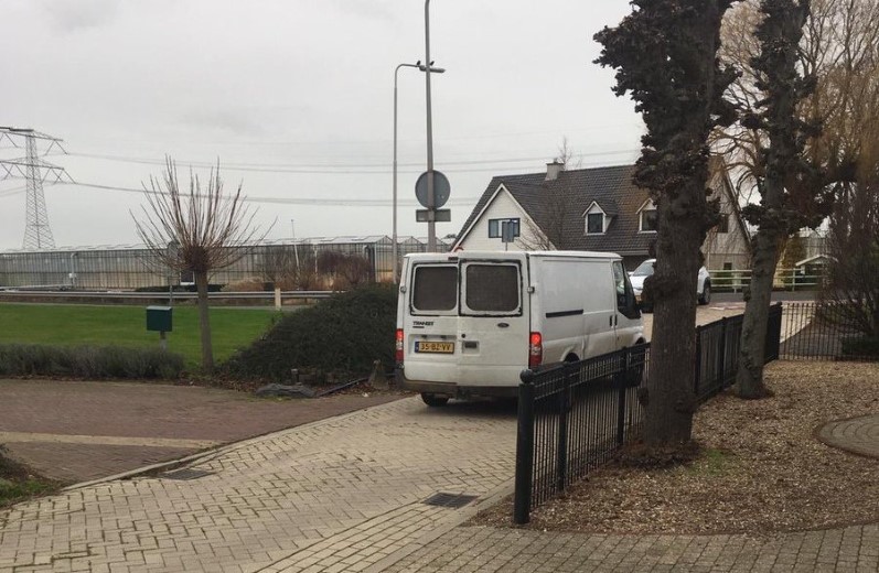 Meerdere diefstallen door mannen in busje