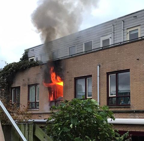 Middelbrand in slaapkamer aan de Slangekruid