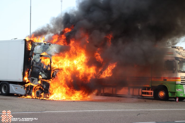 Gasexplosies tijdens dubbele vrachtwagenbrand bij Royal FloraHolland