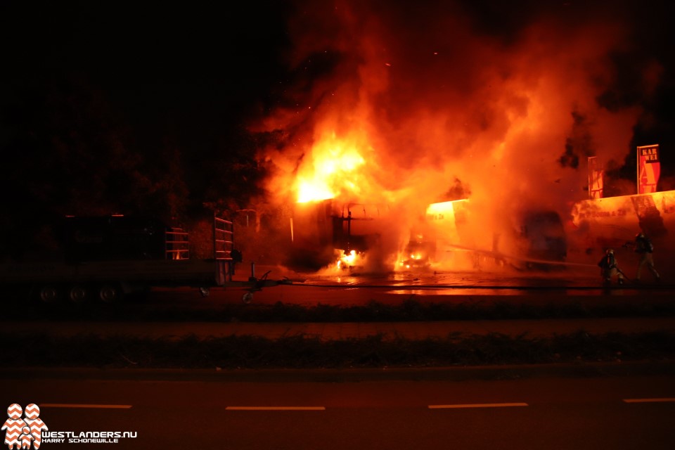 Drie vrachtwagens uitgebrand aan de Leehove