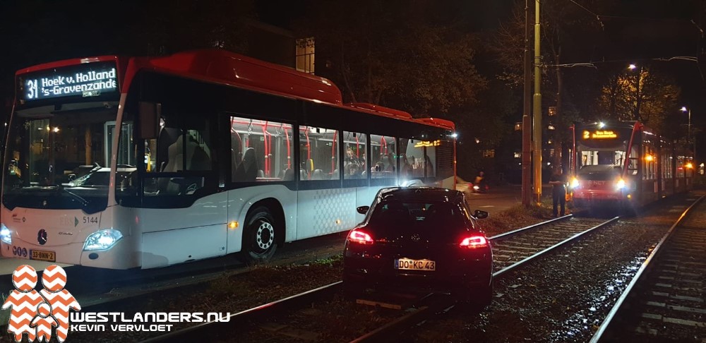 Verkeerde afslag eindigt op tramspoor