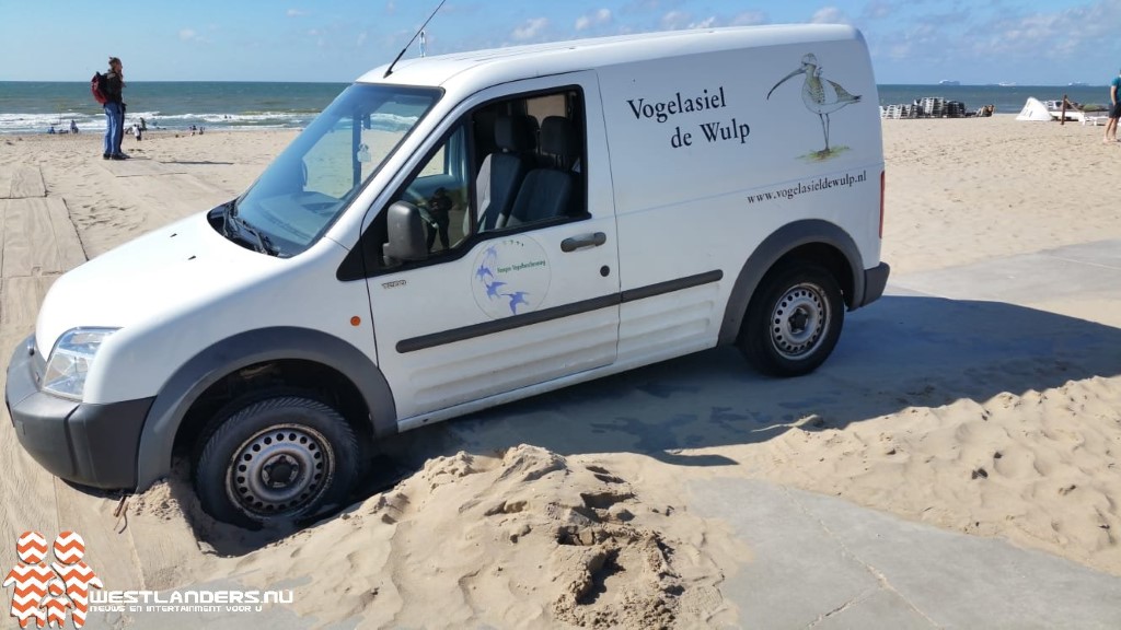 Voertuig vogelasiel strandt tijdens uitzetten zeemeeuwen