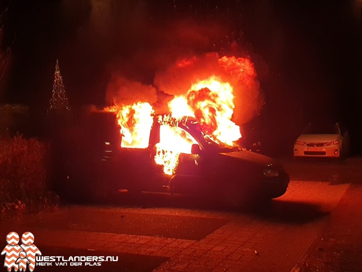 Auto uitgebrand bij de Regenboogkerk