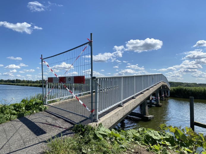 Fietsbrug Foppenplas afgesloten na aanvaring