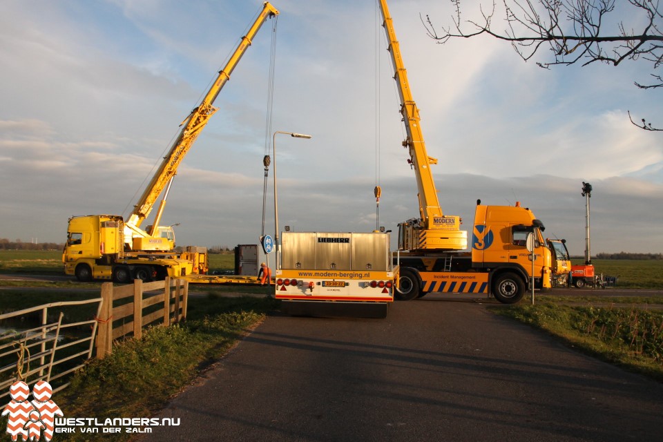 Berging vrachtwagen na ongeluk N223