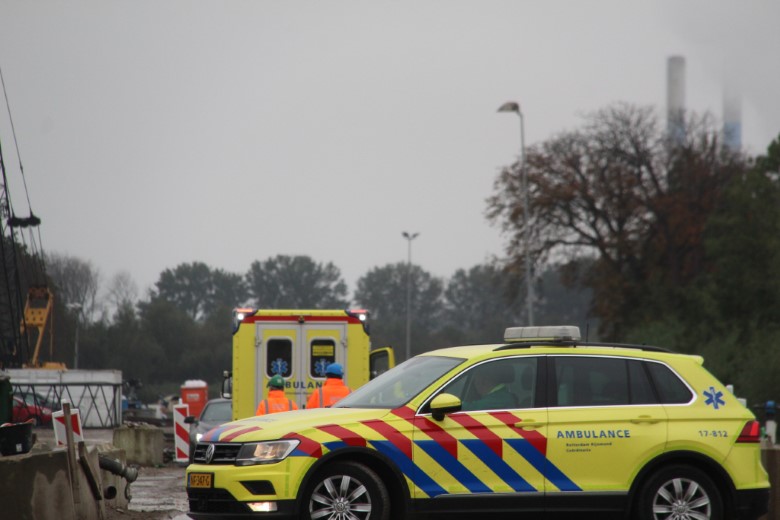 Man onder graafmachine bij werkzaamheden Blankenburgtunnel