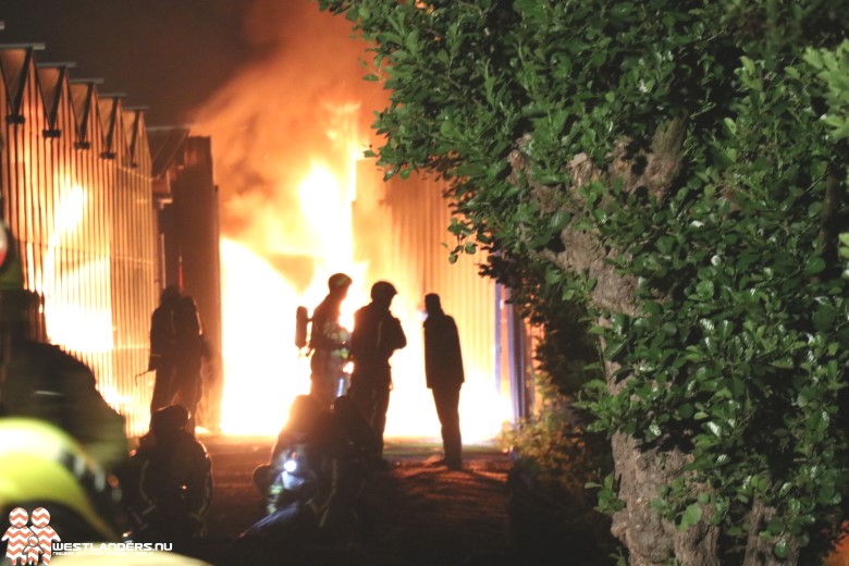 Grote brand bij stalling Opstalweg