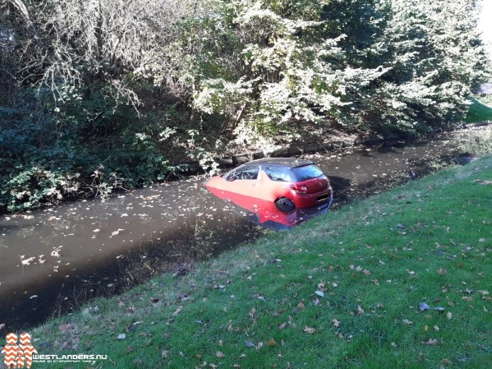 Auto te water bij Iepenhof