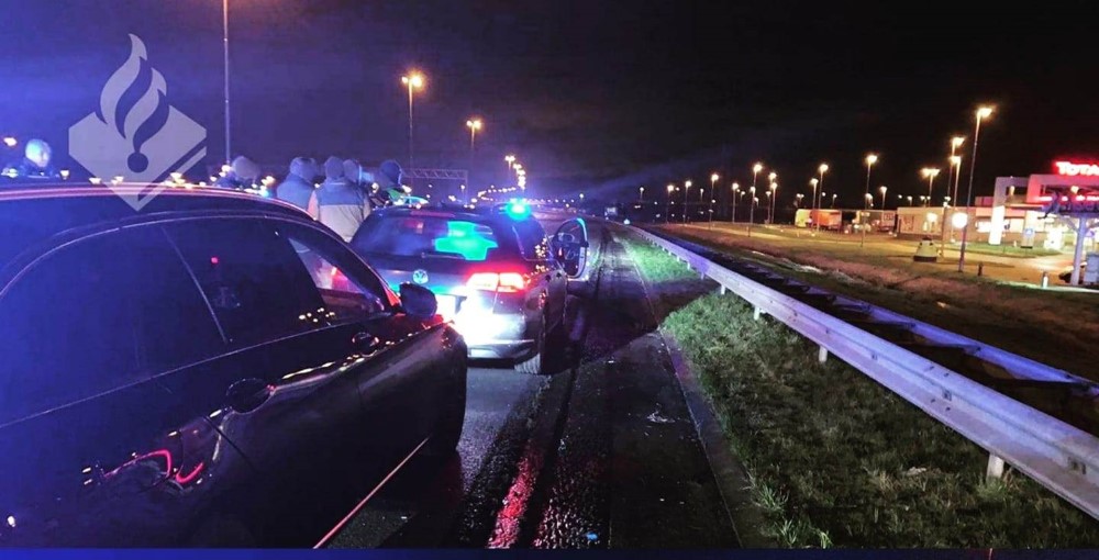 Automobilist klemgereden na achtervolging op A4