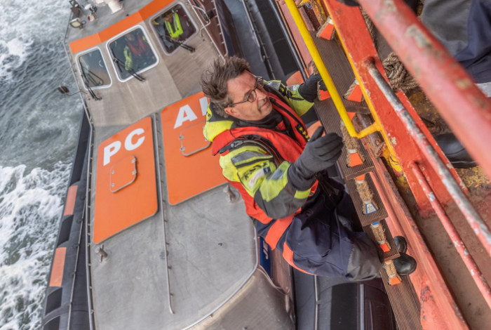 Ernst Kuipers en Diederik Gommers op bezoek bij KNRM