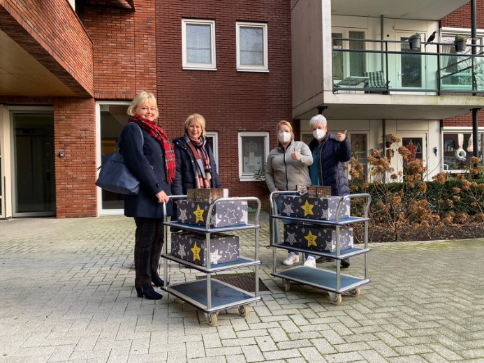 Kerstpakketten en mandarijnen voor verzorgingshuizen