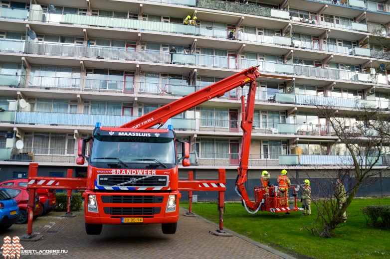 Bejaarde in de kou op 5 hoog