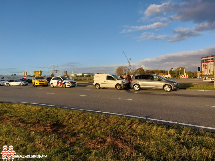 Kop staart botsing bij Westerleeplein