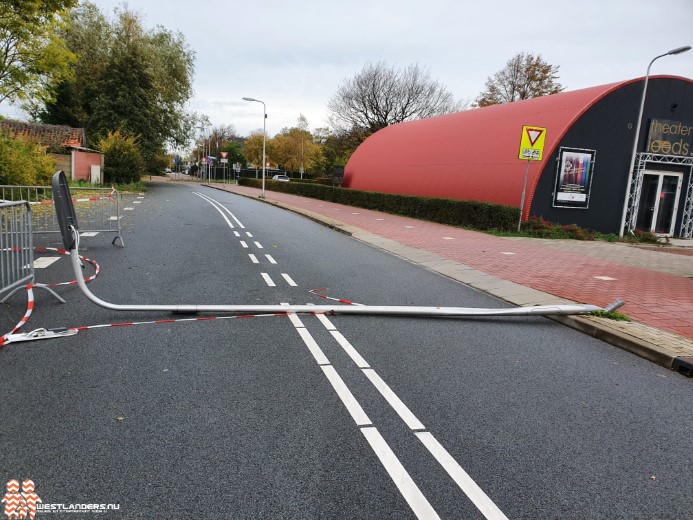 Lichtmasten gestrekt aan de Hoogwerf