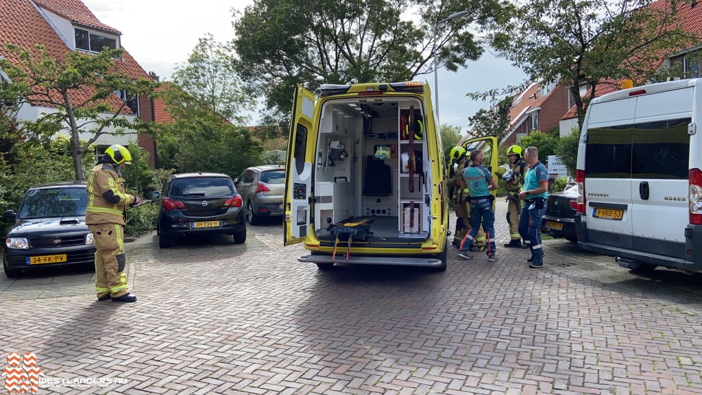 Brandweer in actie voor brandlucht in ambulance