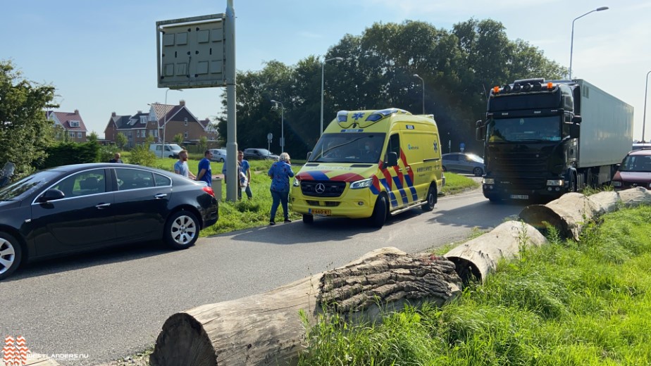 Verkeer toe aan nieuwe rotonde bij Poeldijkseweg/Erasmusweg