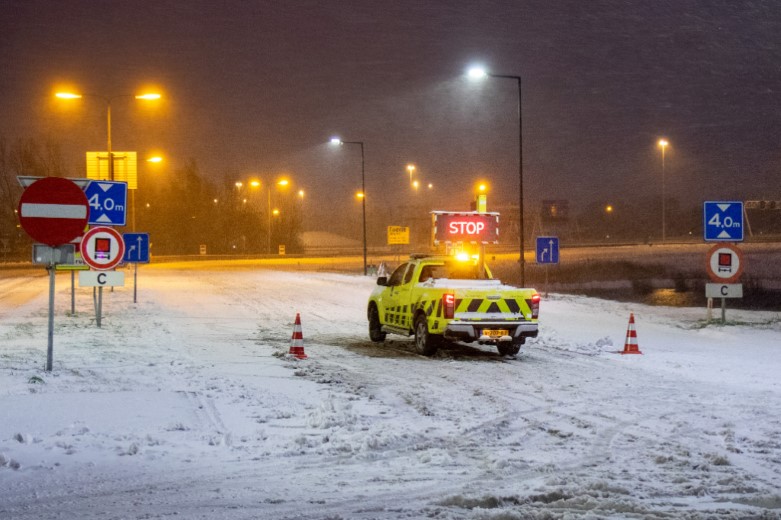 Oprit A4 afgesloten door wegglijdende auto’s