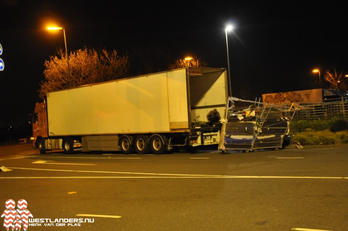 Deense karren uit vrachtwagen gerold