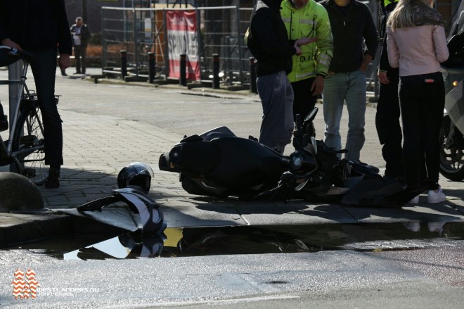 Aanrijding tussen scooter en auto Kwintsheul