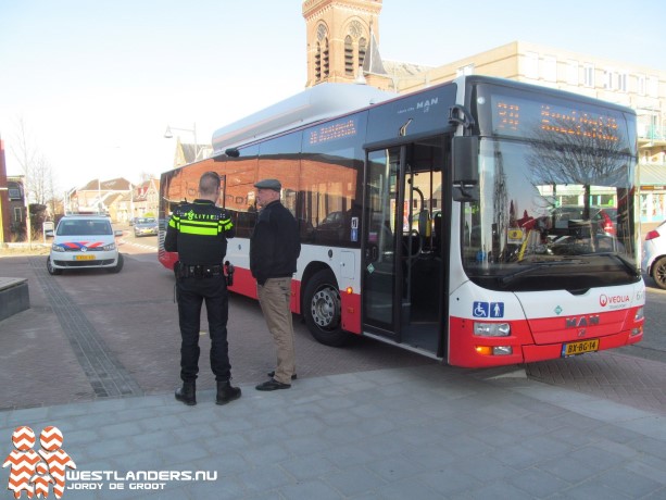 Auto in botsing met Veolia bus