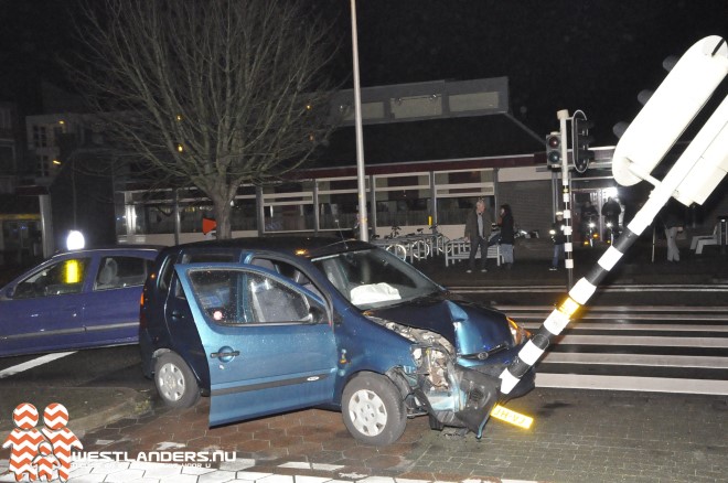 Bestuurster gewond bij ongeluk Kerkstraat