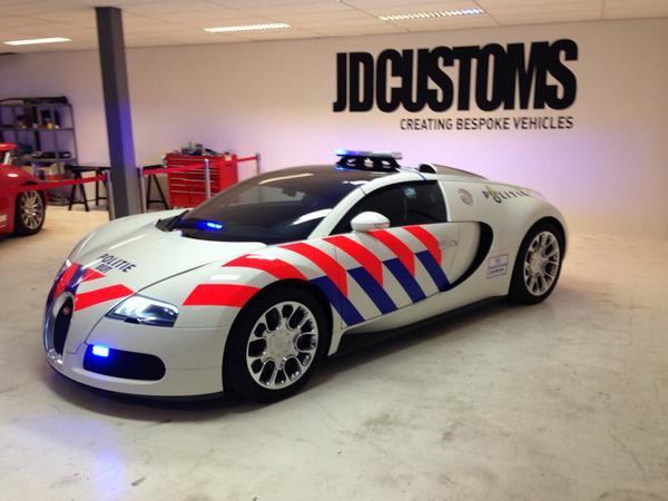 Delftse politie presenteert de Bugati Veyron