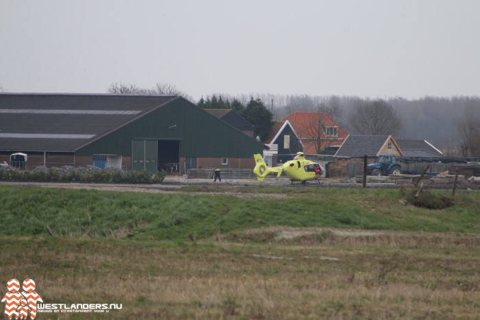 Vrouw ernstig gewond door vallende hooibaal