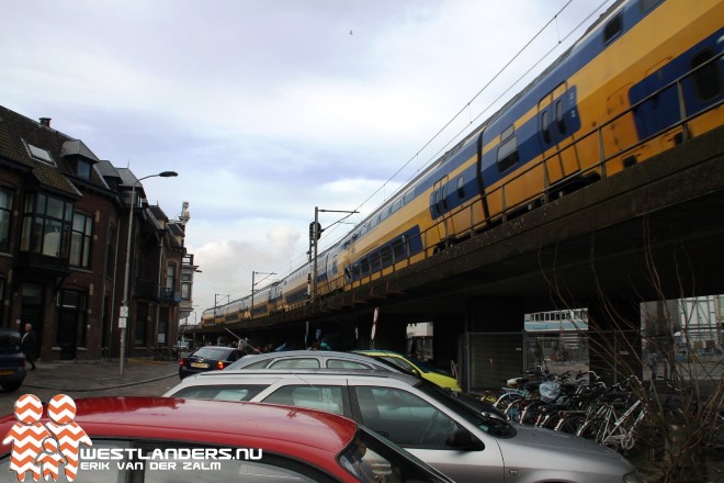 Laatste trein over spoorviaduct van Delft