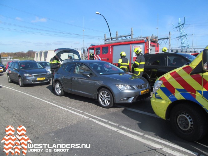 Kop staart botsingen bij Wippolderlaan en Woudseweg