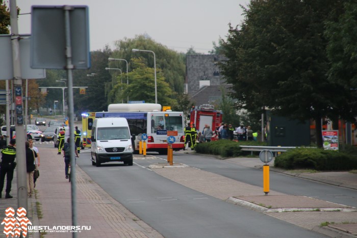 Automobiliste gewond na botsing met passagiersbus