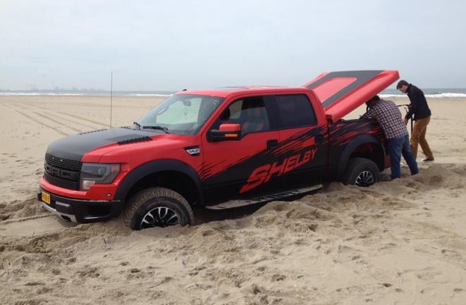 SUV met 160 km/u over het strand