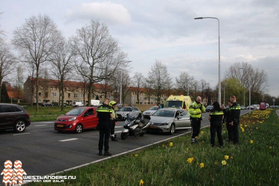 Motorscooter aangereden door auto