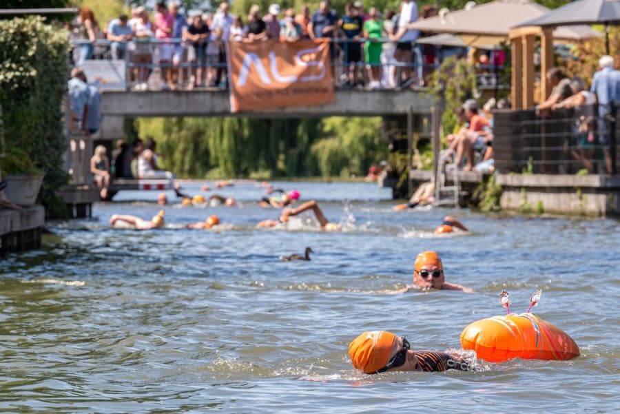 Uniek mooie 4e editie van A Local Swim Westland