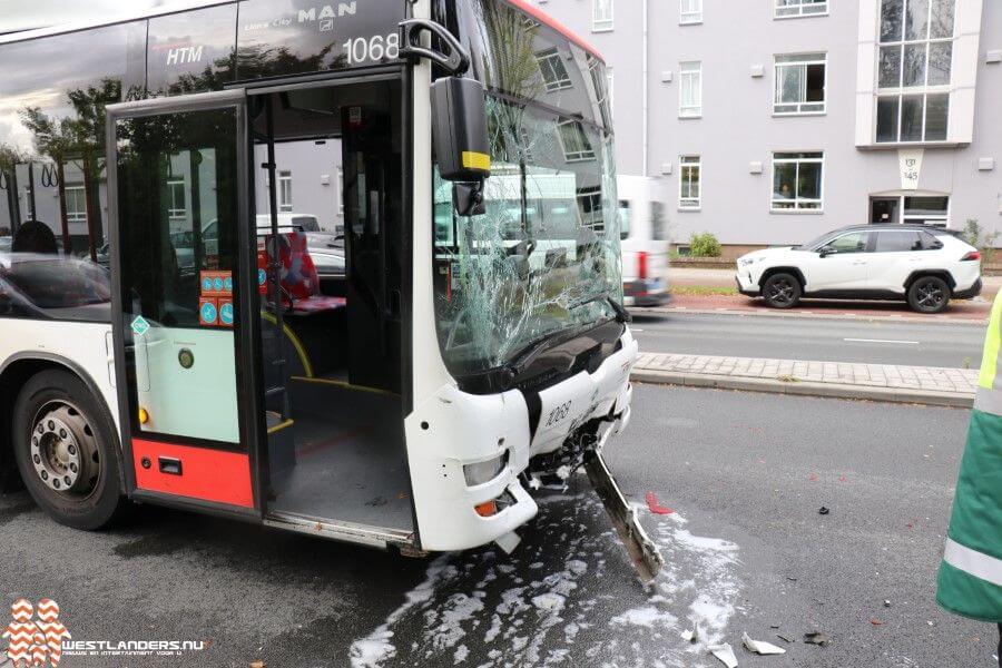 Veel blikschade na ongeluk met stadsbus