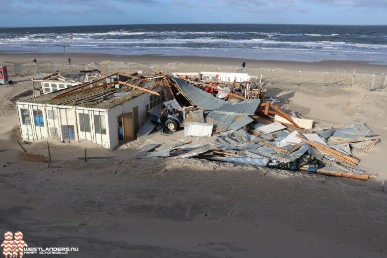 Strandpaviljoen verwoest door windhoos