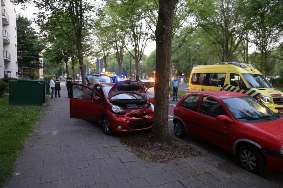 Automobilist onwel op de Beresteinlaan